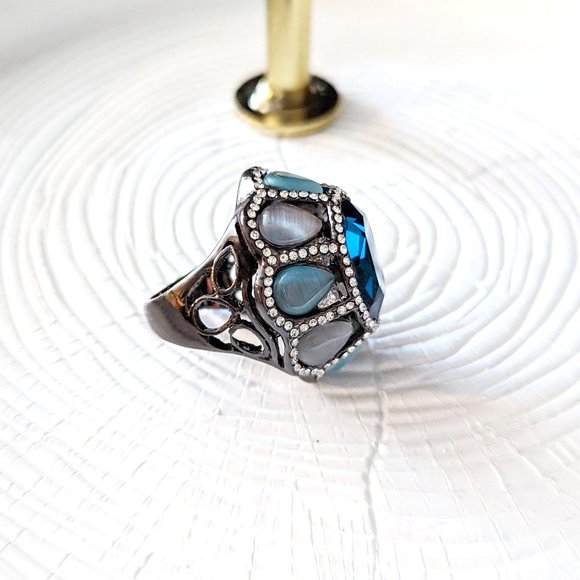 Midnight Queen Statement Cocktail Ring in Blue and Gray - Picture 5 of 5